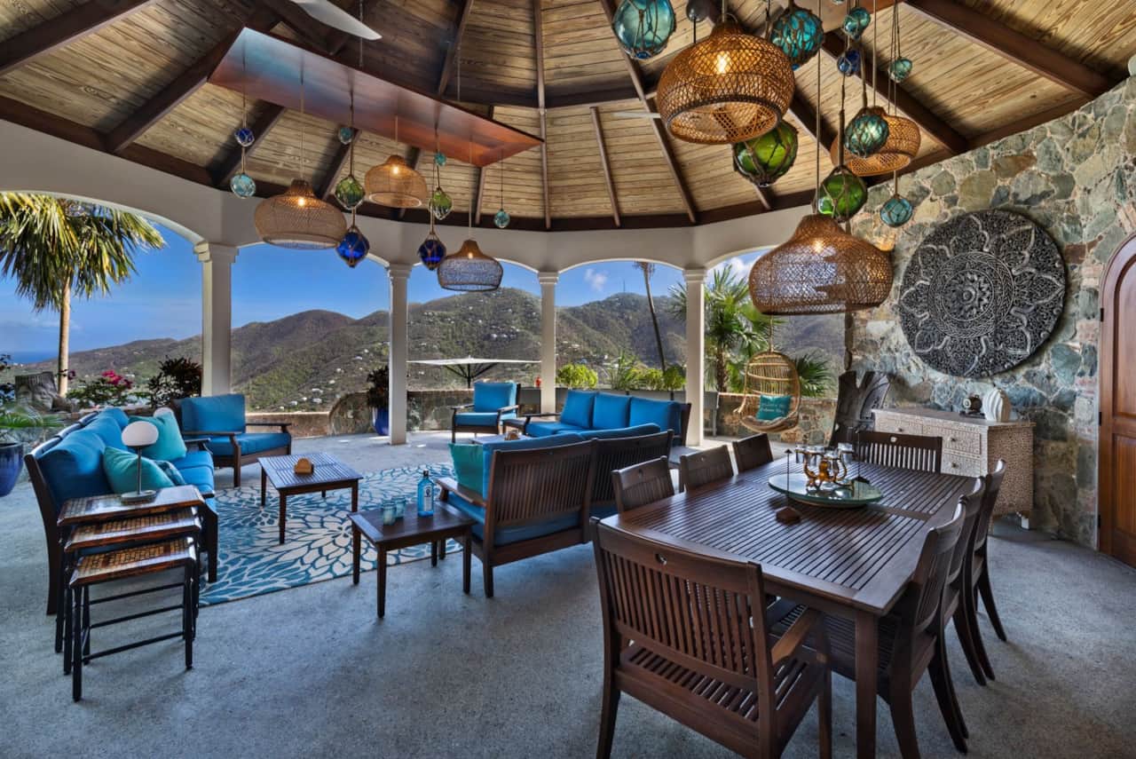 Rotunda and lounge area