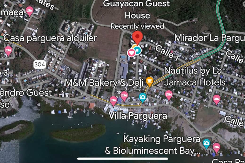 Just a short walk from restaurants, bakery, boardwalk, water sport rentals and tours to nearby keys & bioluminescent bay. Our complex runs on solar energy and a 1-week water cistern, offerings comfort and sustainability throughout your stay.