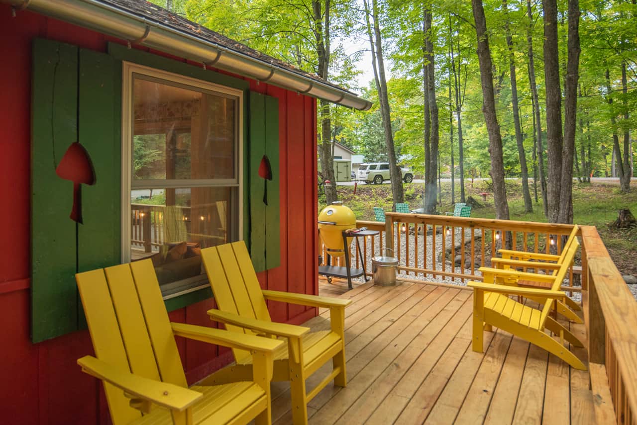 Relax in tne woods on the deck at The Toadstool Cabin