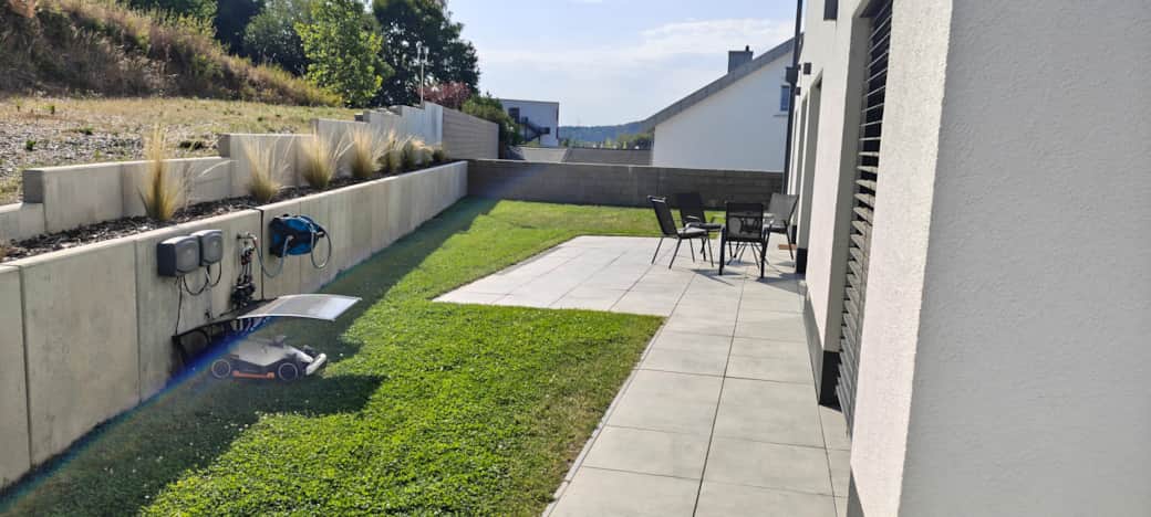 Privater Gartenbereich mit Fenstern zu Wohnzimmer, Arbeitszimmer und Schlafzimmer Privater Gartenbereich mit Fenstern zu Wohnzimmer, Arbeitszimmer und Schlafzimmer