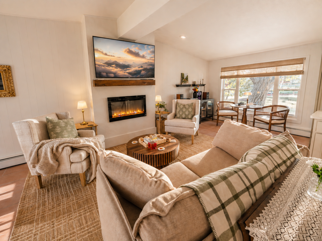 Stay Casper+ Living Room+fireplace