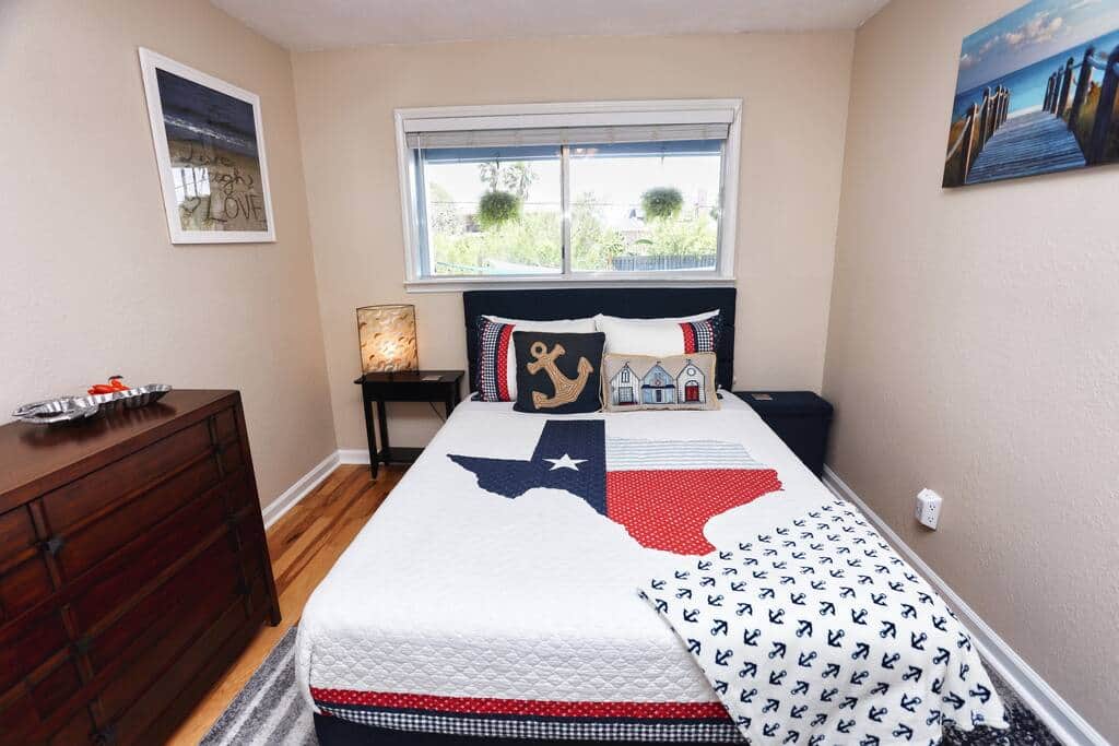 Bedroom 2 Queen bed Bedroom 2 Queen bed