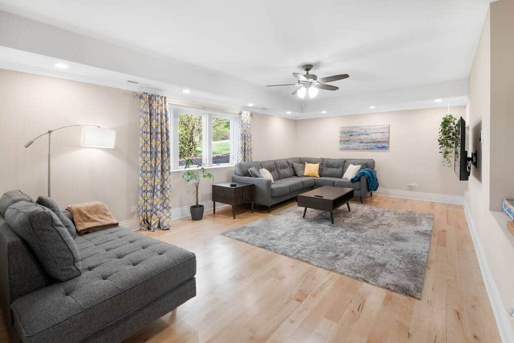Living Room just inside of Entrance