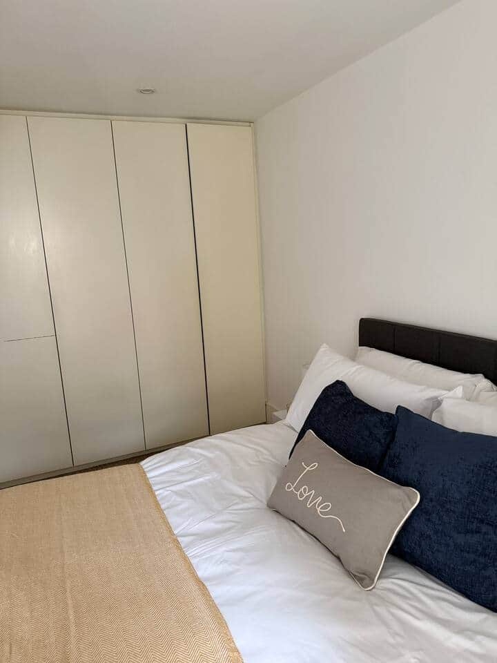 Bright bedroom with king-size bed, spacious built-in wardrobe and professionally laundered linen. Comfortable storage-friendly space ideal for couples, business travellers and longer stays in Battersea London. Bright bedroom with king-size bed, spacious built-in wardrobe and professionally laundered linen. Comfortable storage-friendly space ideal for couples, business travellers and longer stays in Battersea London.