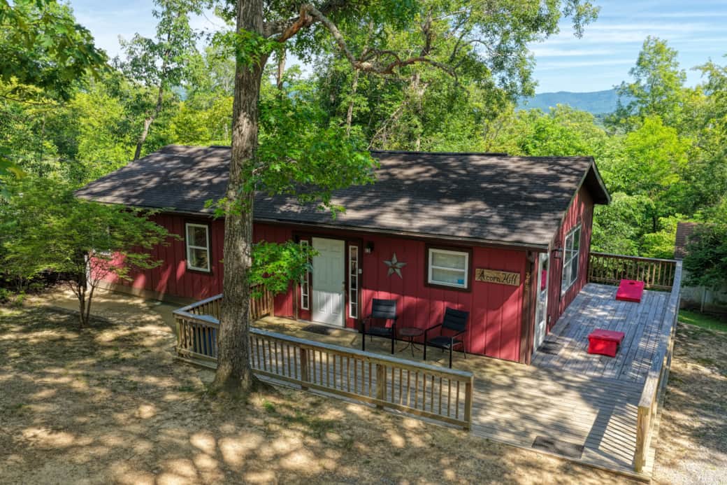 Welcome to Acorn Hill, a peaceful woodland retreat near the Shenandoah River.