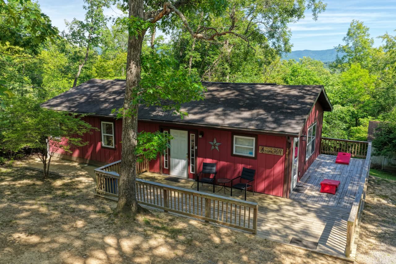 Welcome to Acorn Hill, a peaceful woodland retreat near the Shenandoah River.