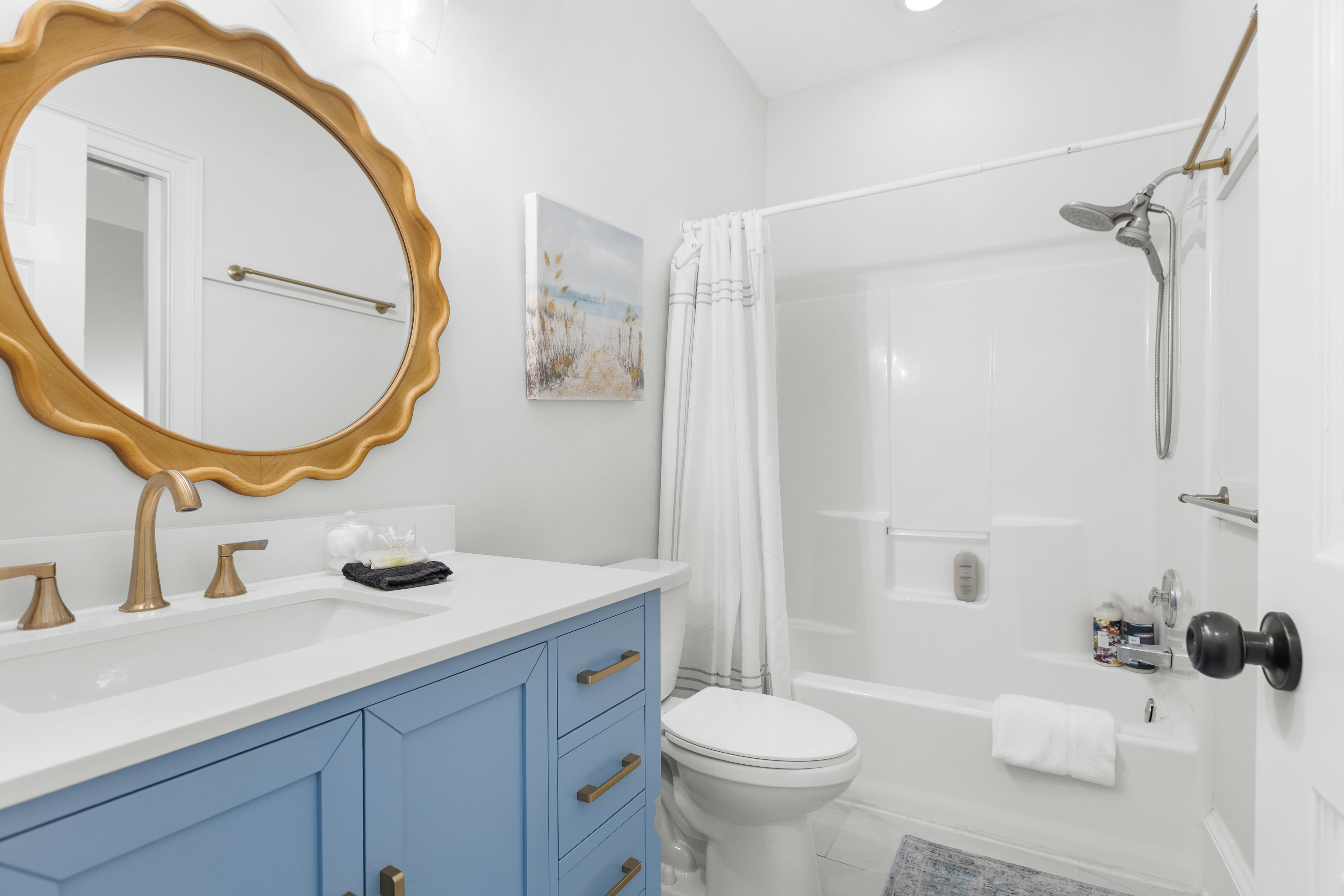 First Floor bathroom (shared with Twin and King bedrooms