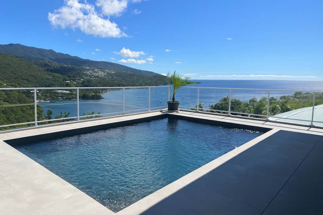 Piscine vue mer