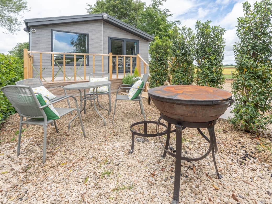Kadai BBQ and fire pit for relaxed evenings under Cotswold skies