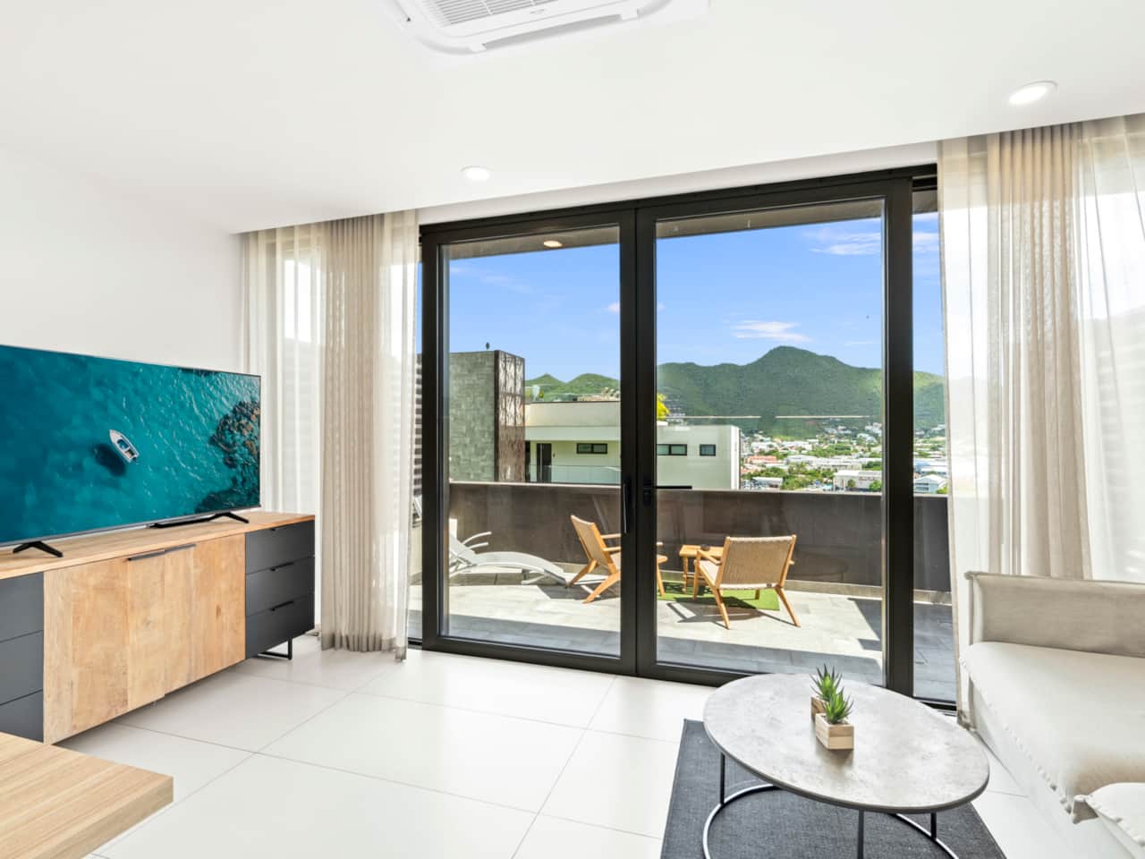 Salon + Vue sur la terrasse