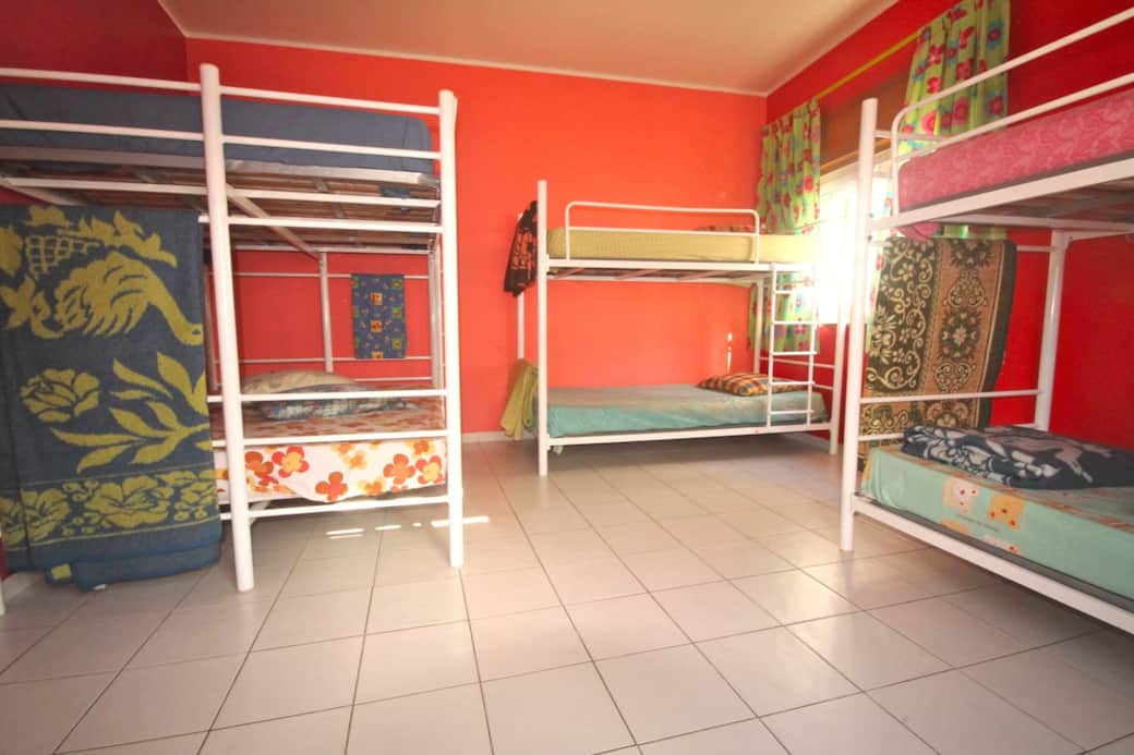 2 Queen Size Bunk Beds & 4 Single Bunks