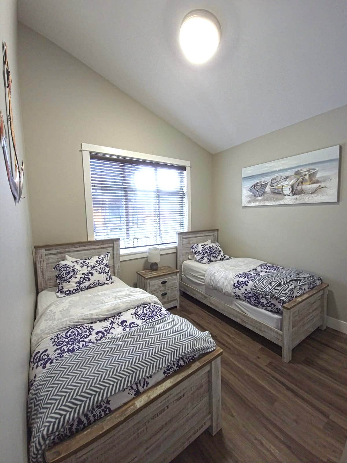 Twin bedroom