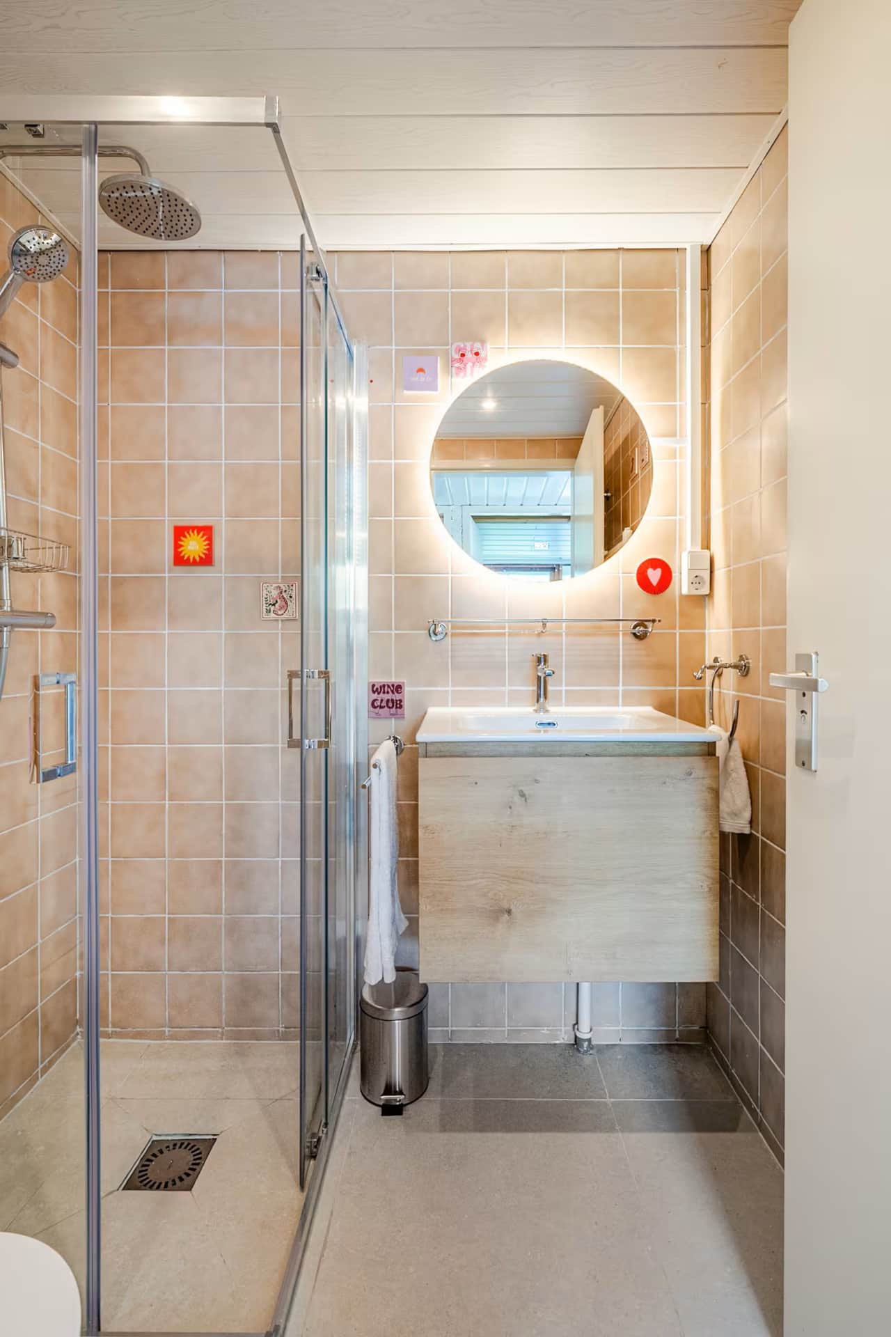 09 bathroom