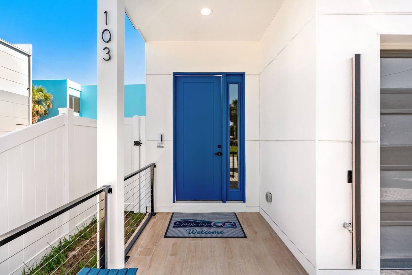 Welcoming entryway for unit 103.