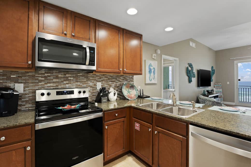 Kitchen w/ Mosaic Backsplash
