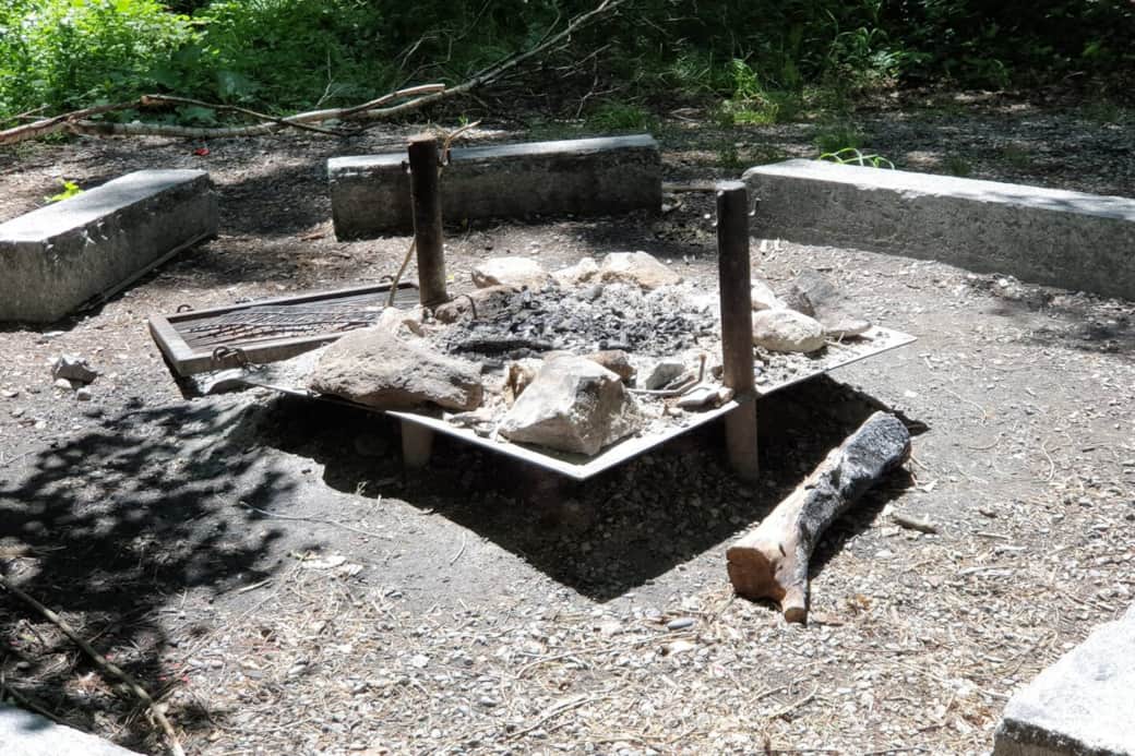 Dieser Picknikplatz liegt an einem kleinen See nur 5 Autominiten von der Villa entfernt.