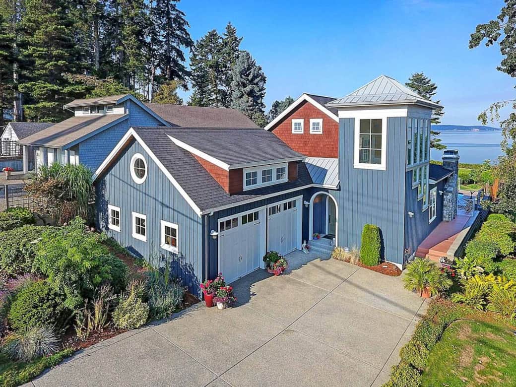 The driveway has plenty of room for parking. The driveway has plenty of room for parking.