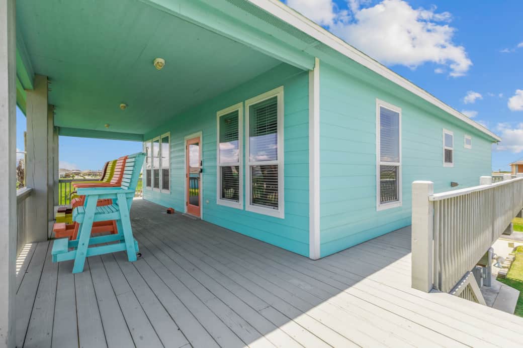 Morning coffee or sunset views—this balcony has you covered.