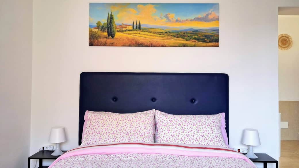 Double bed with memory foam matress. Double bed with memory foam matress.