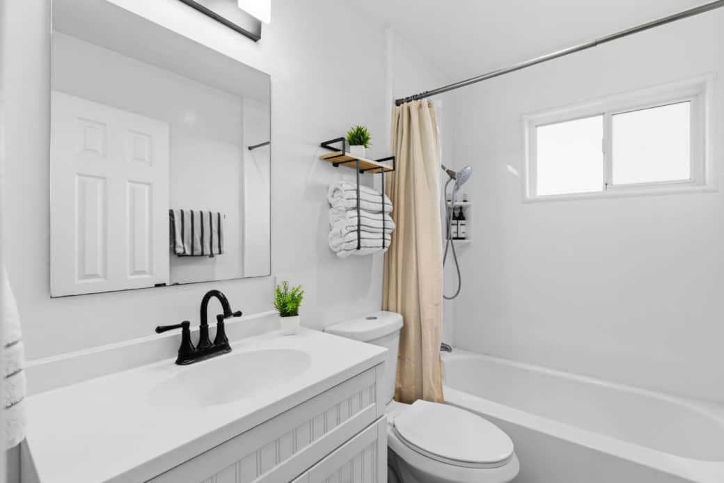 Full Bathroom Full Bathroom