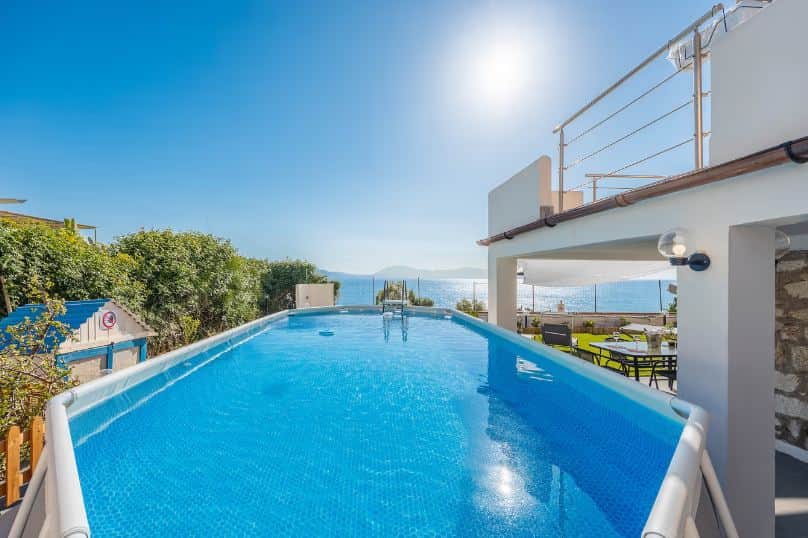 Esterno piscina 2