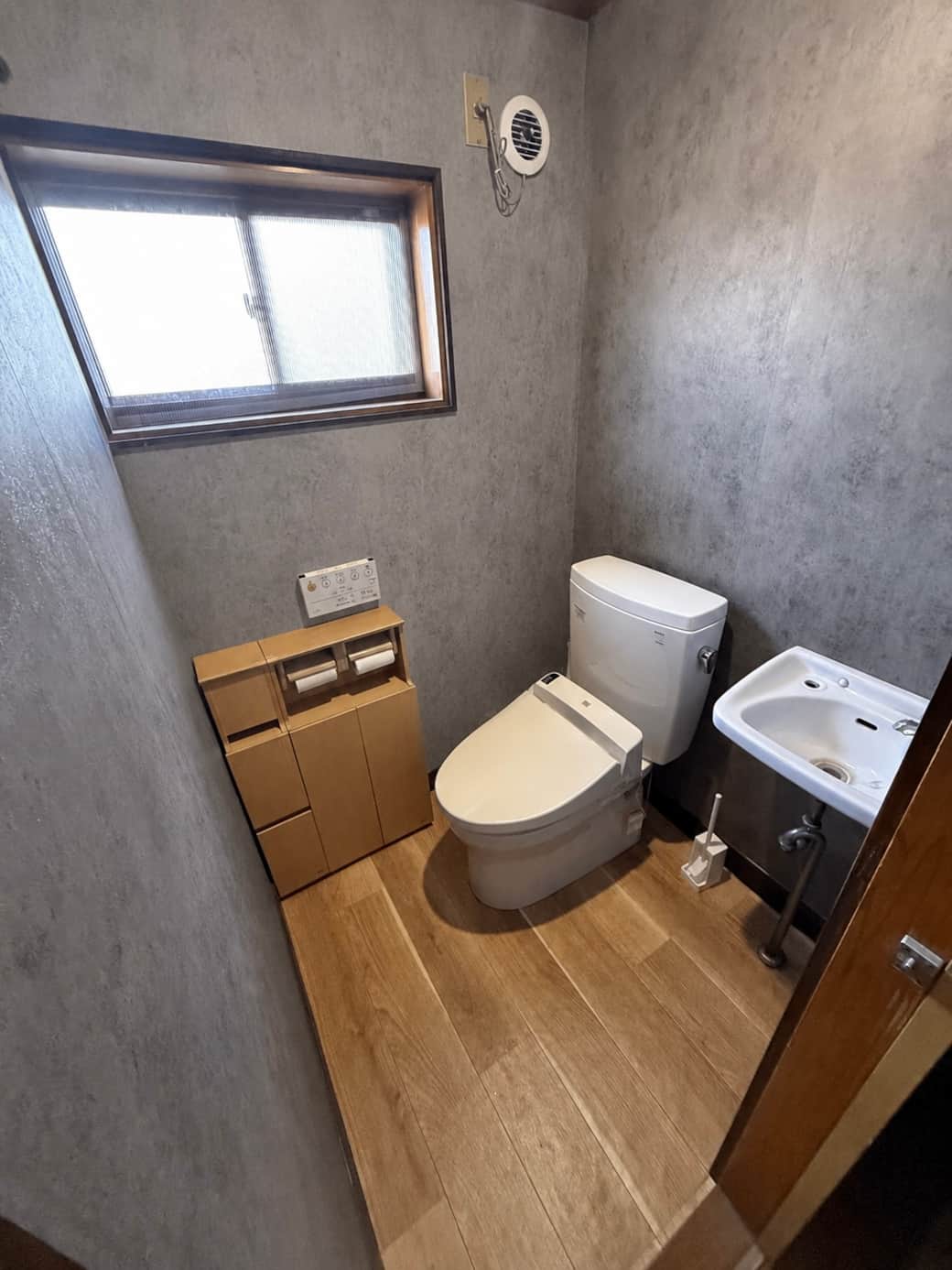 Toilet 2