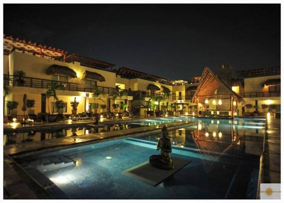 Aldea Thai Pool View