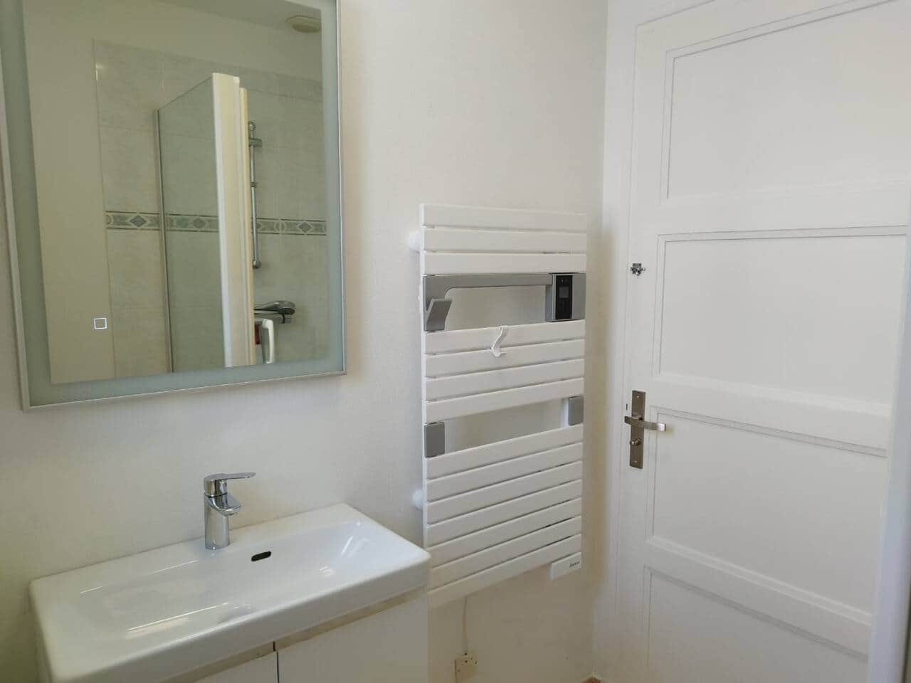 Salle d'eau, douche, lavabo, wc