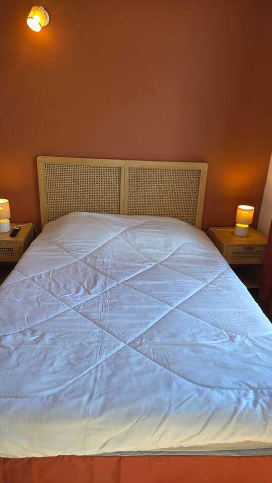 lit en 140x190cms studio le petit quai locationdetouraine.com