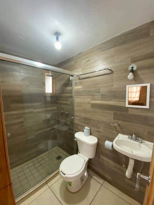 Sanitario y ducha Sanitario y ducha