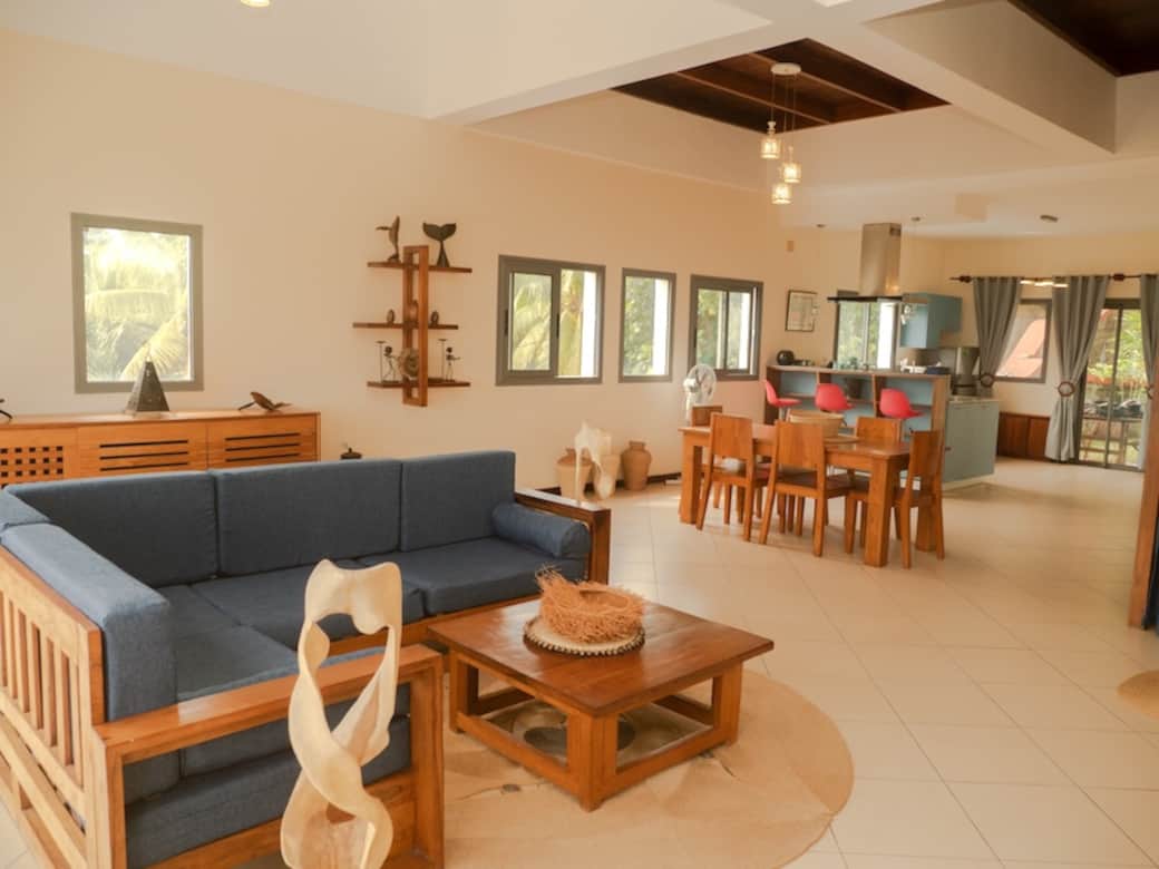 Lacolombine aparthotel 1 salon sainte marie madagascar