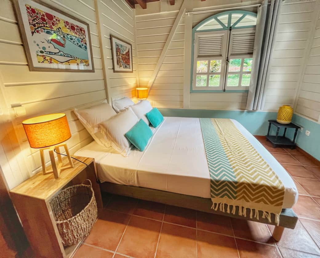 Bedroom 5 - Ground Floor - 1 queen-size double bed (160x200). Air conditioning, mosquito net.
