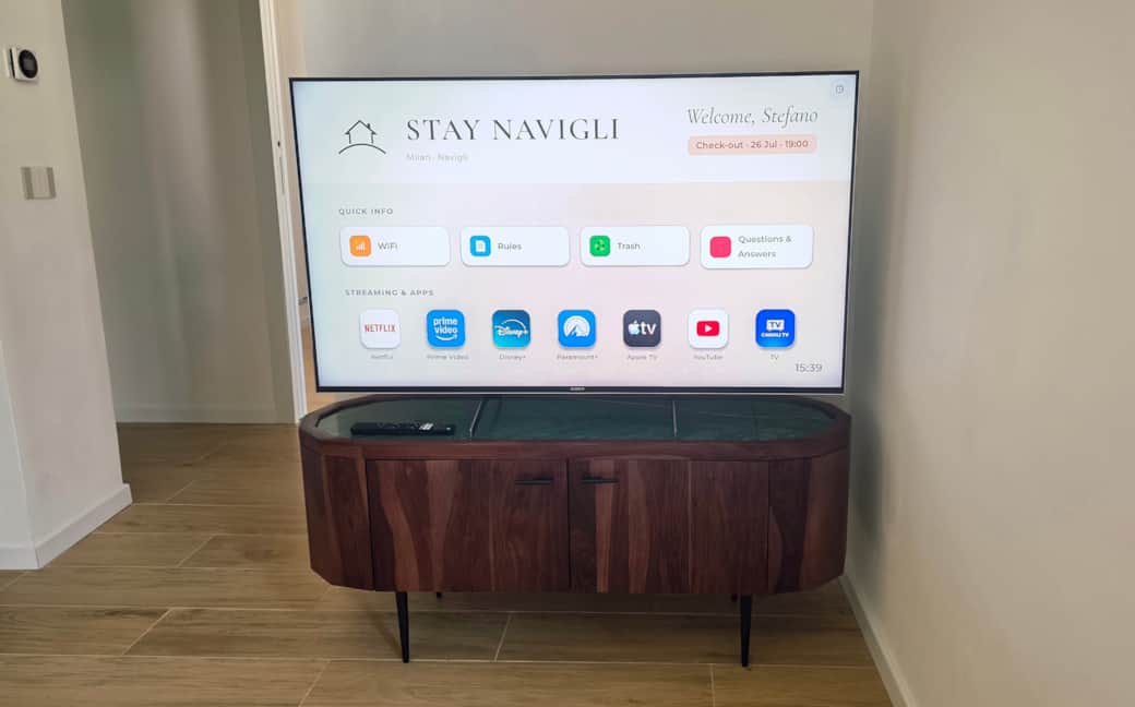 Smart-TV mit Streaming-Apps, Stay Navigli Apartment in Mailand