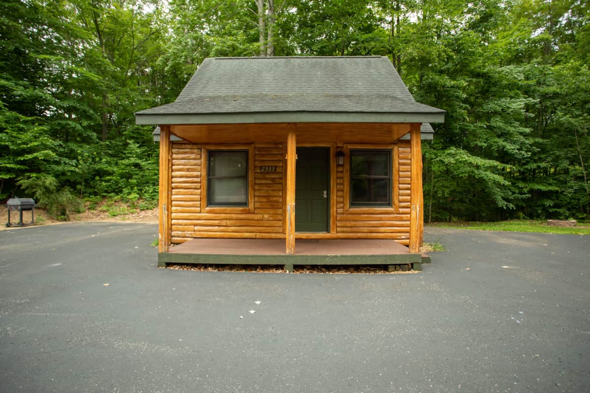 Cabin 2333 Secluded Log Cabin within Private Resort Vacation Home