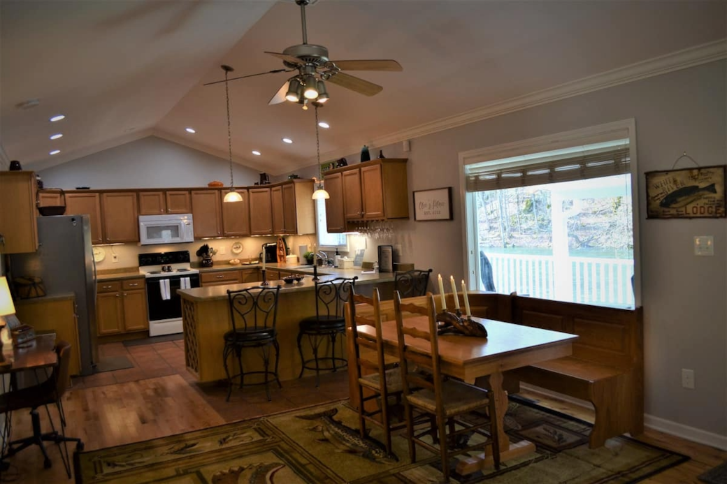 Dinning Room/Kitchen with view of South Holston River Dinning Room/Kitchen with view of South Holston River
