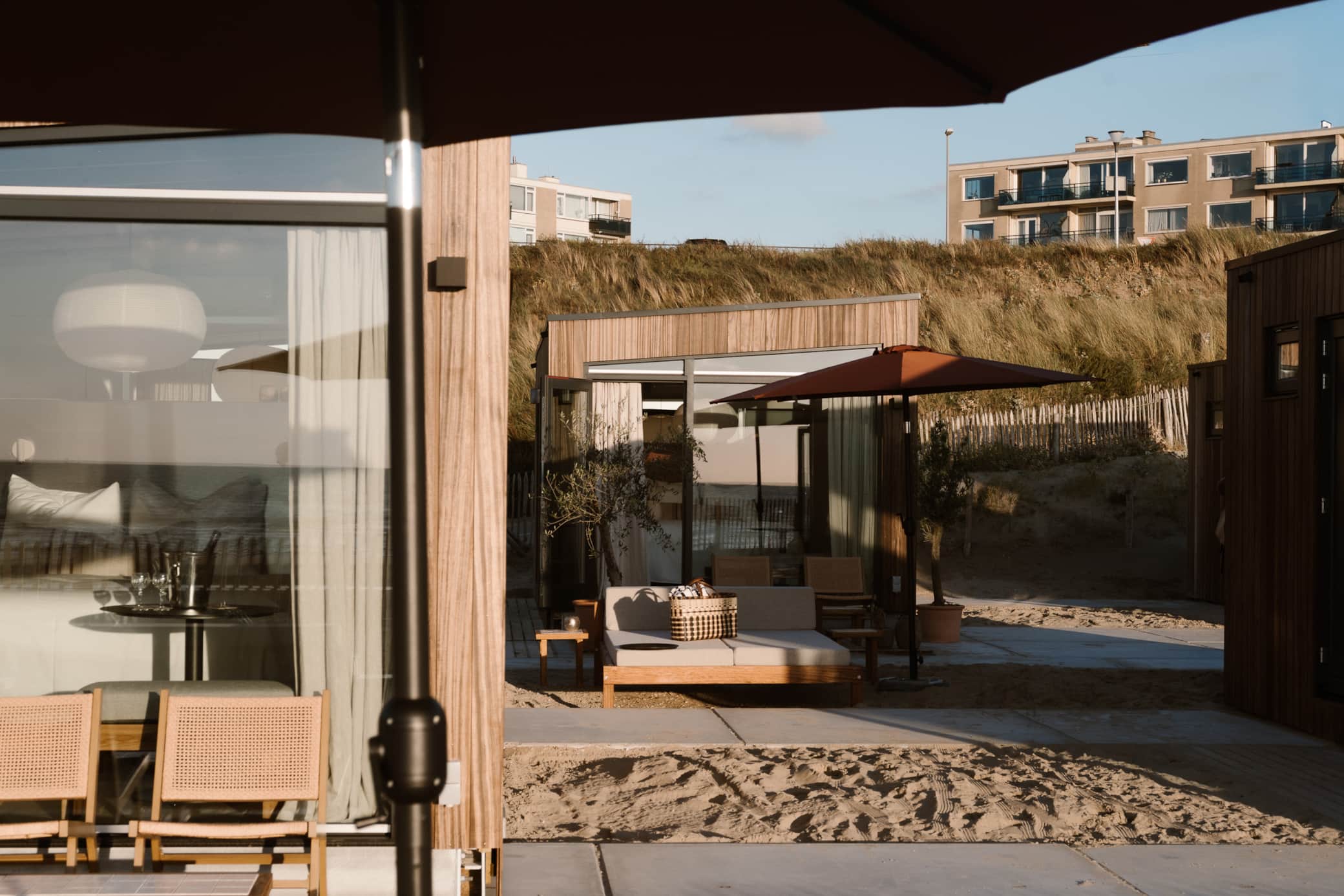 https://l.icdbcdn.com/oh/fc57d847-f0fe-4cc7-928f-9367c4358945.jpg?w=2080-5