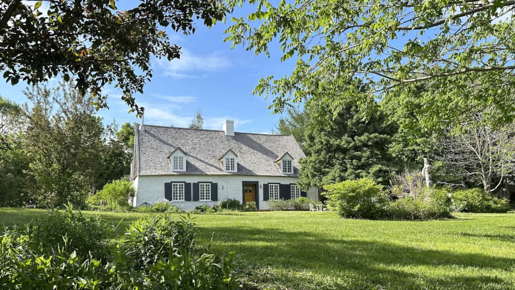 01 Devant-maison-de-l'île