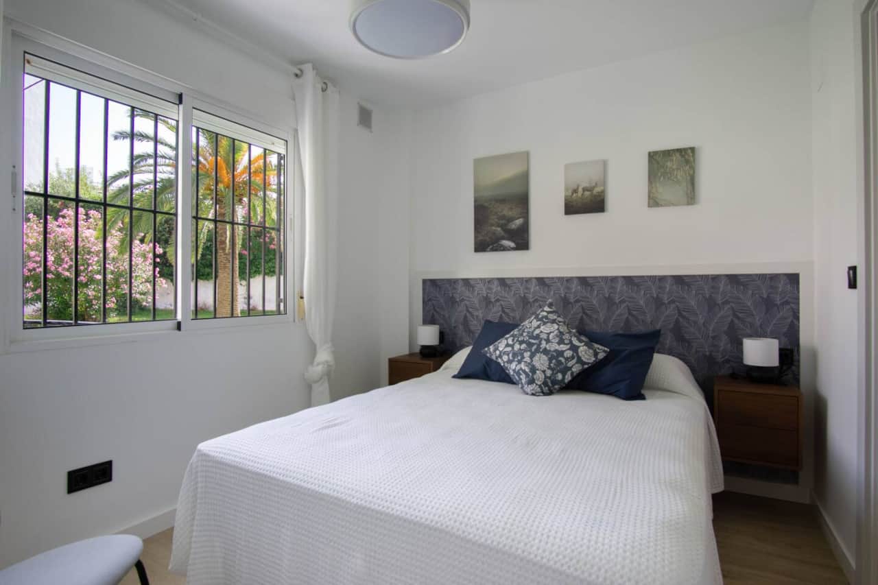 Master bedroom holiday apartment Nerja