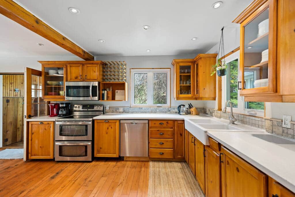 Fully equipped and spacious kitchen. Great for all catering and entertaining needs