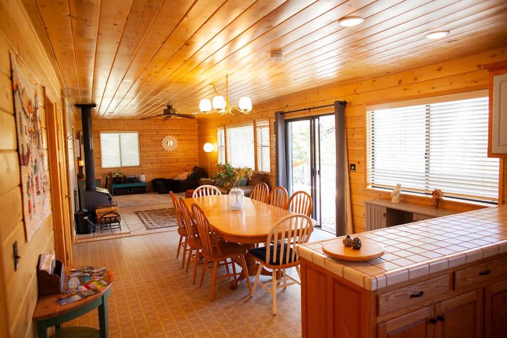 Open floor-plan and dining table for 8. Open floor-plan and dining table for 8.
