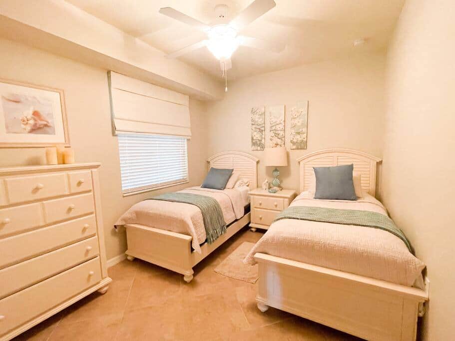 Guest Bedroom with 2 twin beds