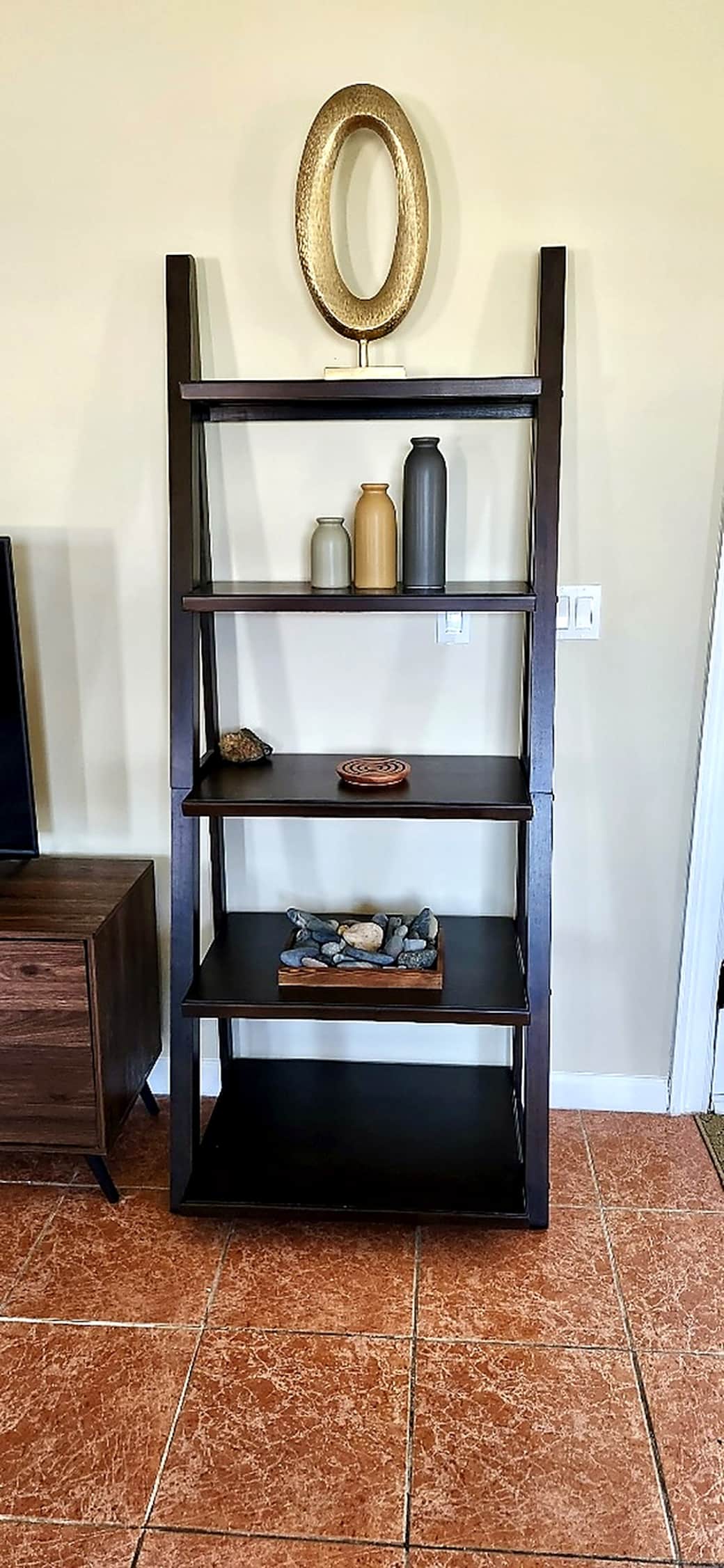 Shelf decor