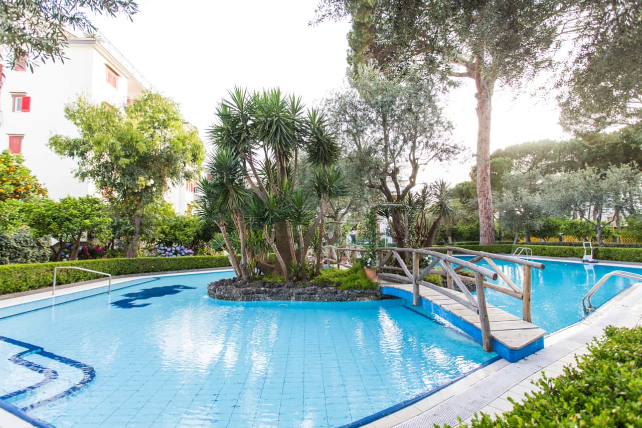 swimming pool share