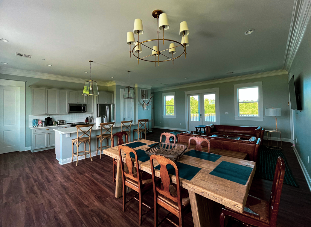 Luxury Lodge Kitchen and Dining Area Luxury Lodge Kitchen and Dining Area
