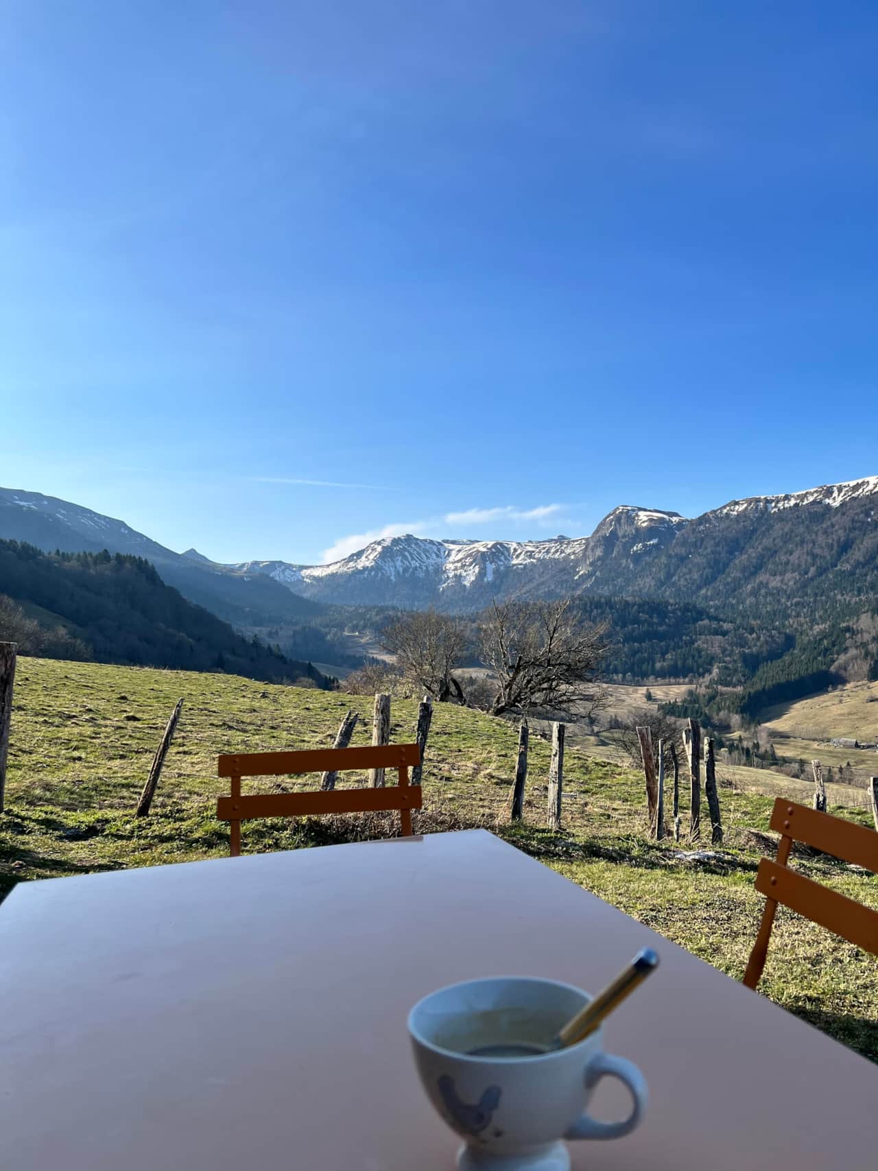 Gîte de groupe, jusqu'à 15 personnes, disponible toute l'année.au cœur d'un parc naturel à 1100m