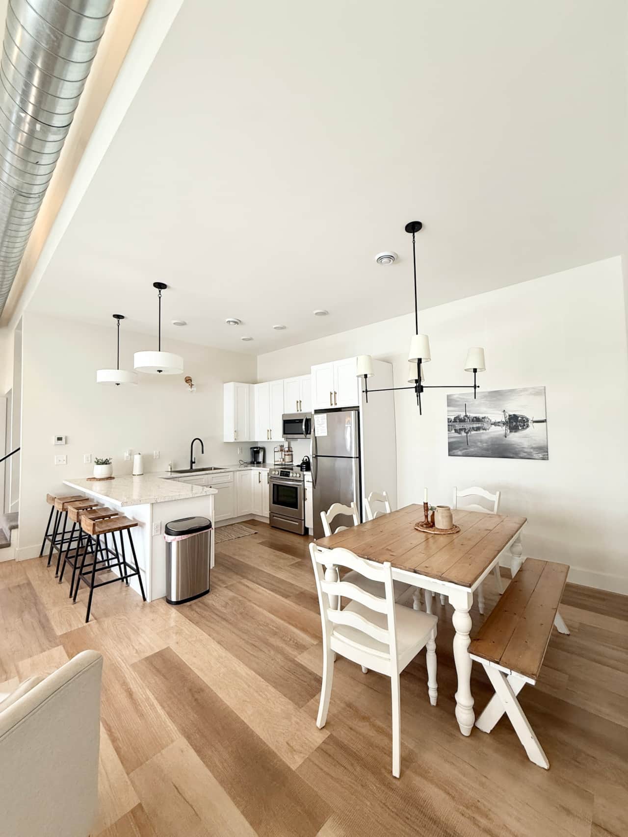 KITCHEN/DINING