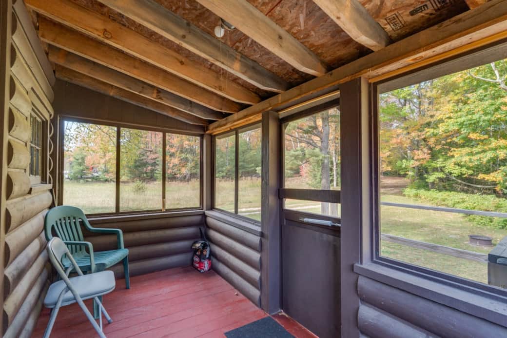 Screened in porch Screened in porch