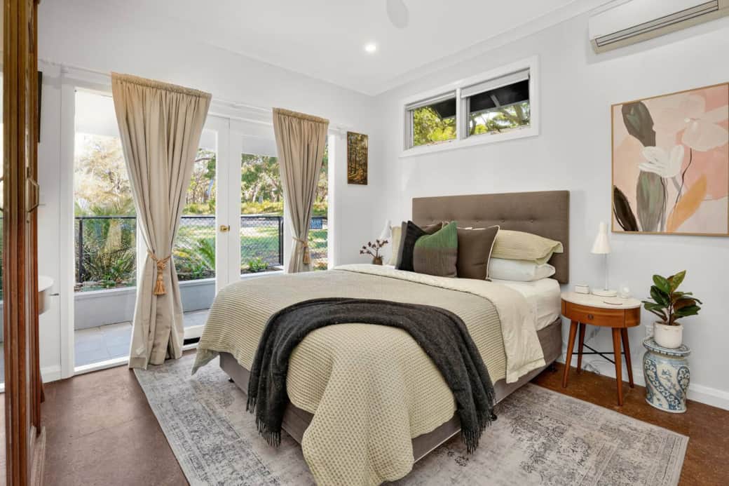 Main Bedroom with Ensuite, AC and Ceiling Fan. Main Bedroom with Ensuite, AC and Ceiling Fan.