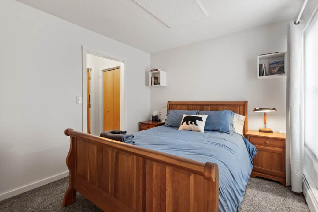 1st floor BR w/en-suite full BTH. Quality Queen mattress. Smart TV for watching Hot Tub time machine or your favorite adventure movie.  Blackout curtain and translucent cellular shade. Hygienic air purifier.  Bedside charging stations. AC for summer.