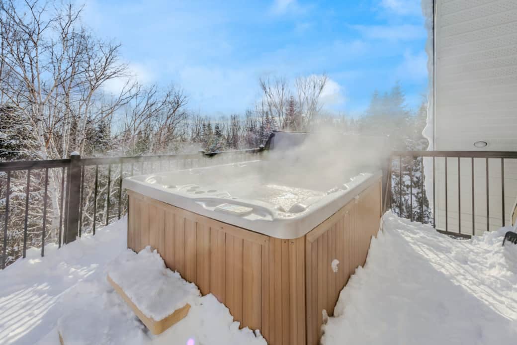 Grand spa sur terrasse pour 7 personnes
